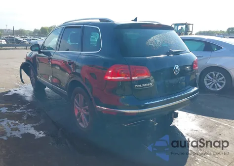 2015 Volkswagen Touareg Tdi Lux z USA, uszkodzony, nr VIN WVGEP9BP5FD006664